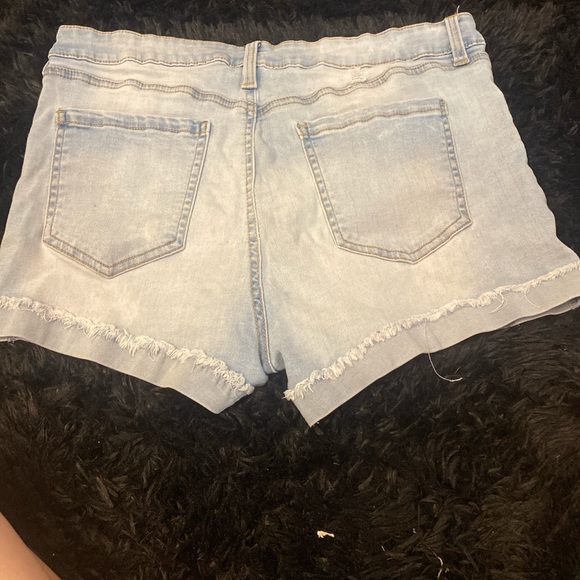 Shorts - Picture 4 of 4